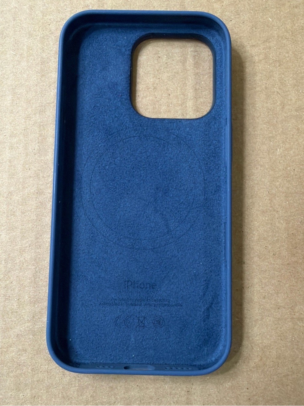 For iPhone 14 15 16e 16 17 Pro , Silicone Magnetic Apple Case Navy Blue - Picture 2 of 2